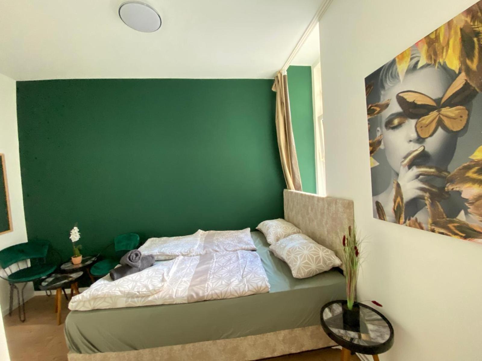 8 Fully Equipped Shared W Terrace Margareten Apartment