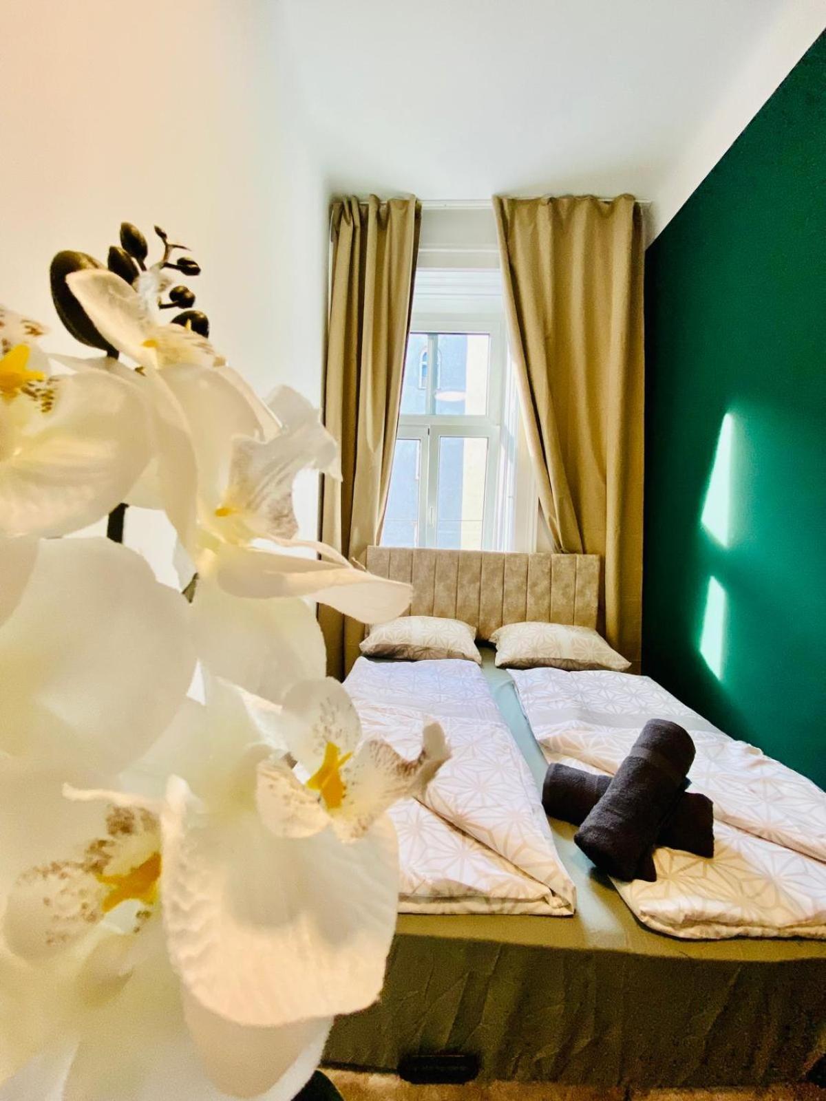 8 Fully Equipped Shared W Terrace Margareten Wien