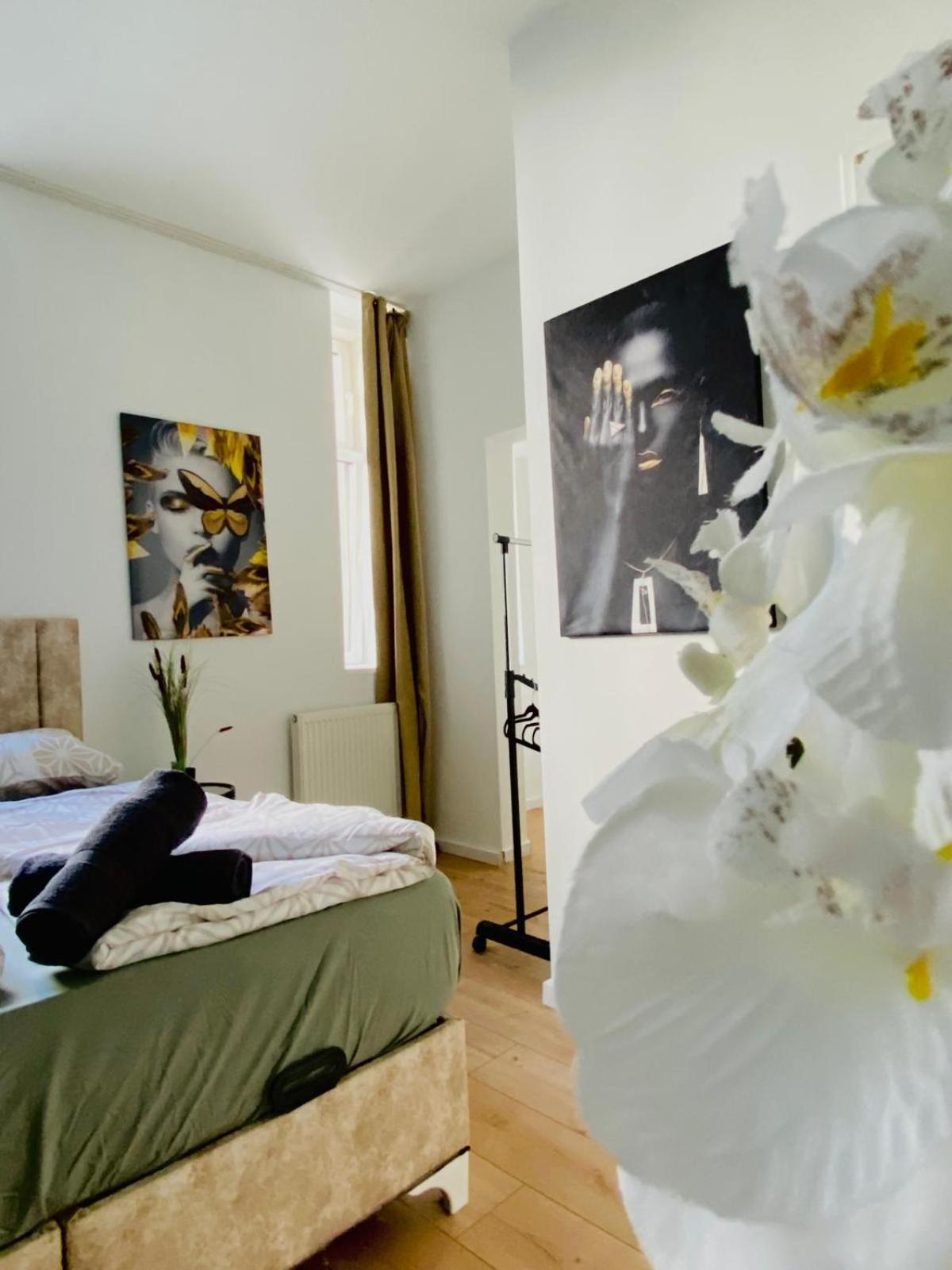8 Fully Equipped Shared W Terrace Margareten Apartment