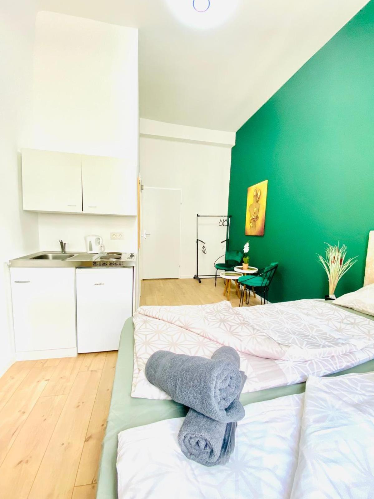 8 Fully Equipped Shared W Terrace Margareten Apartment Wien