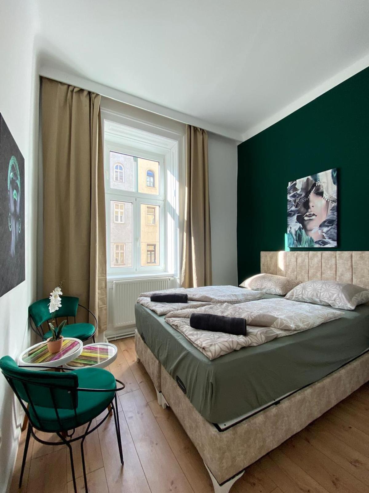 8 Fully Equipped Shared W Terrace Margareten Apartment