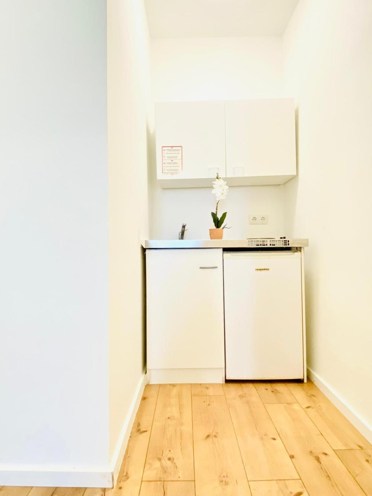 8 Fully Equipped Shared W Terrace Margareten Apartment